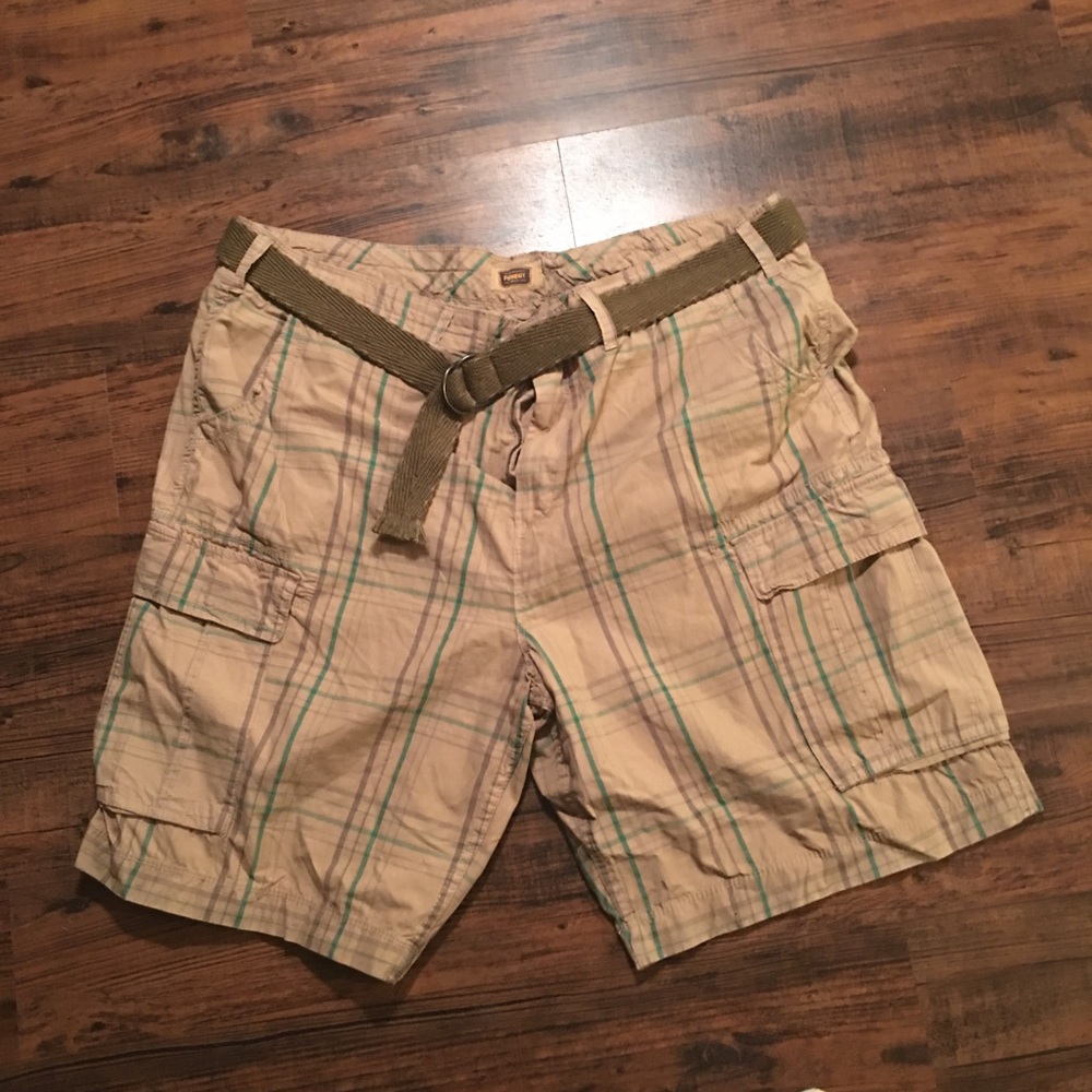 Foundry shorts size 46